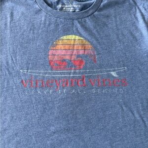 Vineyard Vines Men’s Graphic T-Shirt- Excellent Condition!